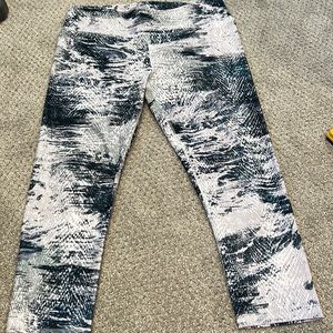 Fabletics workout capri leggings